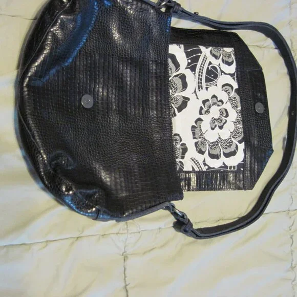 LIEBESKIND BERLIN - Nairobi Black Leather Shoulder Bag - Picture 2 of 8